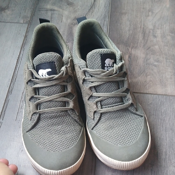 Sorel Sage Green Canvas Sneakers with Minimalist Design - Picture 7 of 8